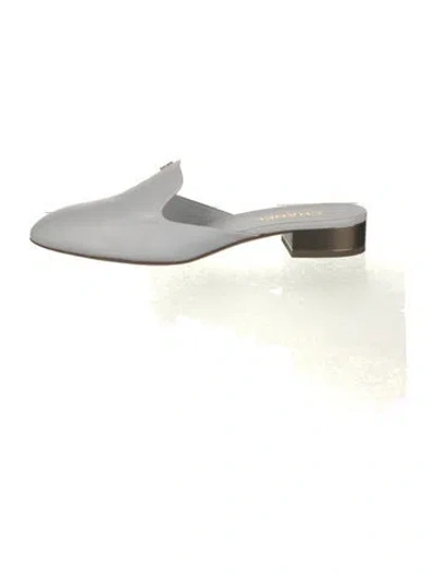 Pre-owned Chanel 2019 Interlocking Cc Logo Mules In White