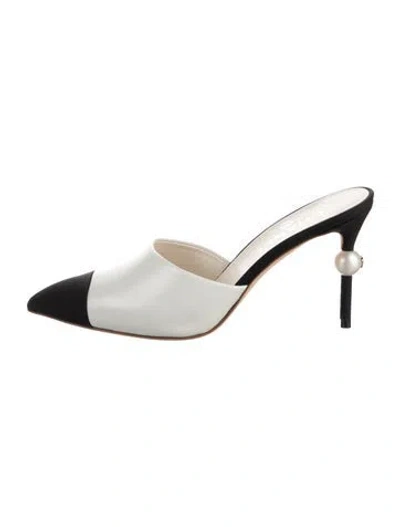Pre-owned Chanel 2019 Interlocking Cc Logo Mules In White