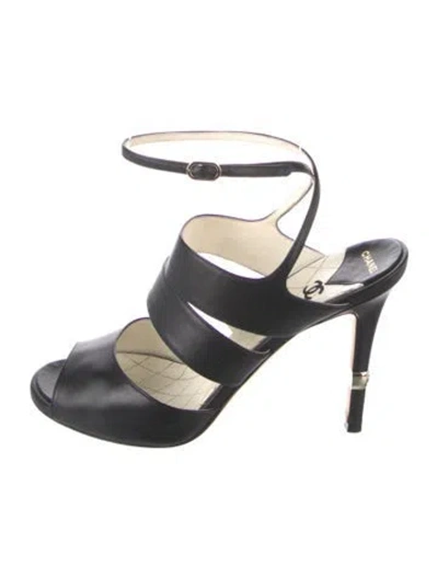 Pre-owned Chanel 2019 Interlocking Cc Logo Pumps In Black