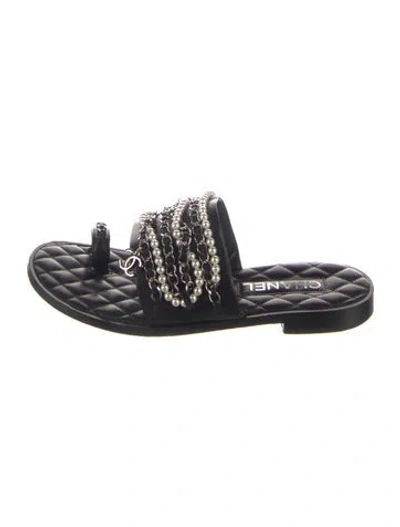 Pre-owned Chanel 2019 Interlocking Cc Logo Slides In Black