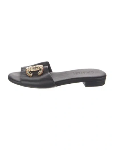 Pre-owned Chanel 2019 Interlocking Cc Logo Slides In Black