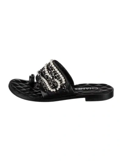 Pre-owned Chanel 2019 Interlocking Cc Logo Slides In Black