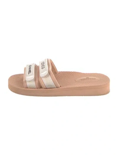 Pre-owned Chanel 2019 Interlocking Cc Logo Slides In Neutral