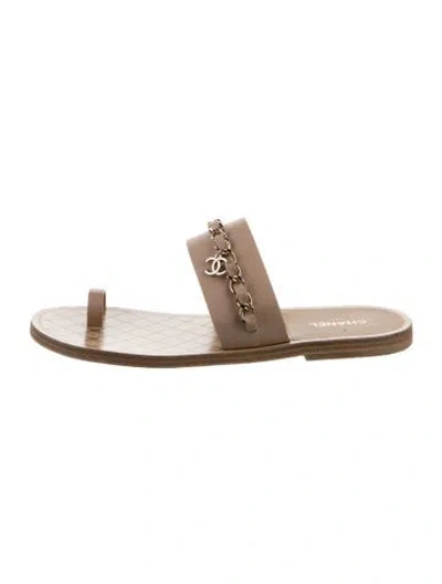 Pre-owned Chanel 2019 Interlocking Cc Logo Slides In Neutral