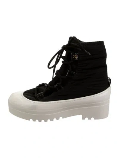 Pre-owned Chanel 2019 Interlocking Cc Logo Snow Boots In Black