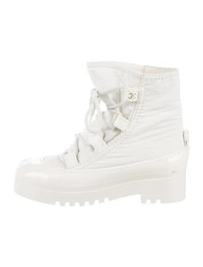 Pre-owned Chanel 2019 Interlocking Cc Logo Snow Boots W/ Tags In White