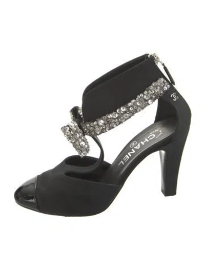 Pre-owned Chanel 2019 Interlocking Cc Logo T-strap Pumps In Black