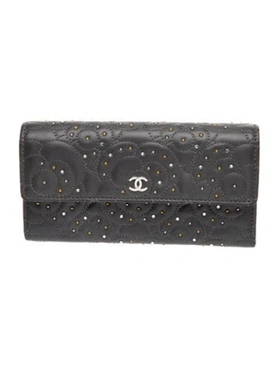 Pre-owned Chanel 2019 Interlocking Cc Logo Wallet In Gray