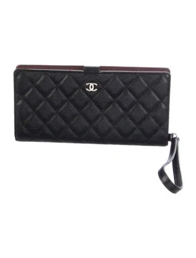 Pre-owned Chanel 2019 Interlocking Cc Logo Wristlet In Black