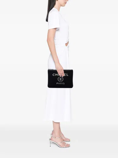 Pre-owned Chanel 2019 Medium Wool Felt Deauville O Case Clutch Bag In Black