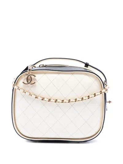 Pre-owned Chanel 2019 Small Cc Quilted Crumpled Calfskin Vanity Case Satchel In White