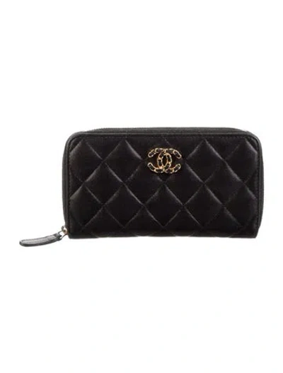 Pre-owned Chanel 2019-2020 Interlocking Cc Logo Continental Wallet In Black