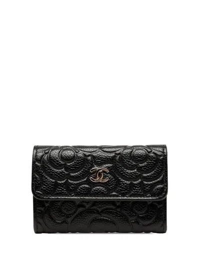 Pre-owned Chanel 2020 Cc Embossed Caviar Camellia Card Holder In Black