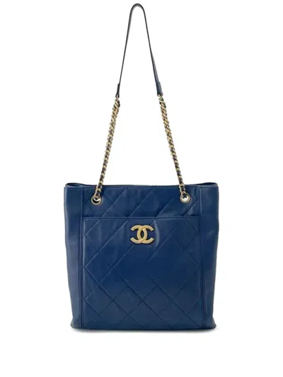 Pre-owned Chanel 2020 Cc Quilted Calfskin Front Pocket Shopping Bag Shoulder Bag In Blue