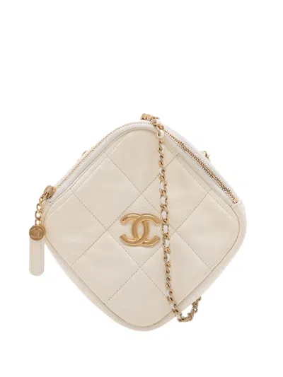 Pre-owned Chanel 2020 Cc Quilted Lambskin Diamond Clutch With Chain Crossbody Bag In White