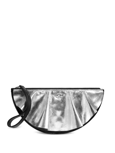 Pre-owned Chanel 2020 Draped Metallic Panel Diamond-quilted Clutch In Silver