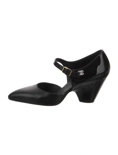 Pre-owned Chanel 2020 Interlocking Cc Logo D'orsay Pumps In Black