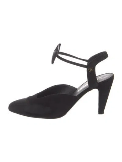 Pre-owned Chanel 2020 Interlocking Cc Logo D'orsay Pumps In Black