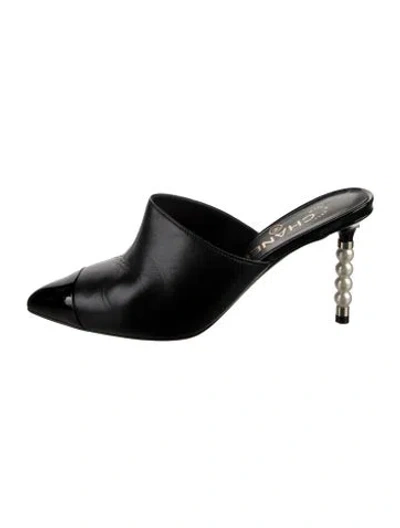 Pre-owned Chanel 2020 Interlocking Cc Logo Mules In Black