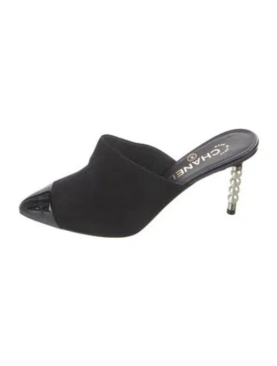 Pre-owned Chanel 2020 Interlocking Cc Logo Mules In Black