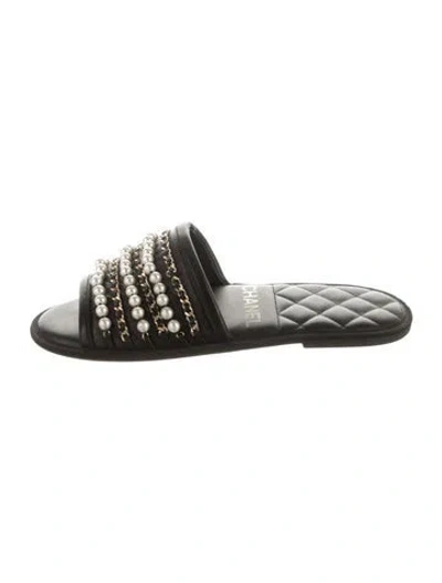 Pre-owned Chanel 2020 Interlocking Cc Logo Mules In Black