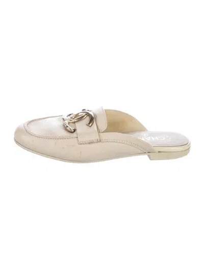 Pre-owned Chanel 2020 Interlocking Cc Logo Mules In Neutral
