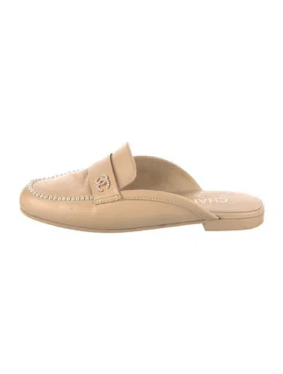 Pre-owned Chanel 2020 Interlocking Cc Logo Mules In Neutral