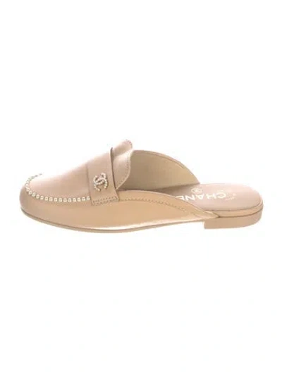 Pre-owned Chanel 2020 Interlocking Cc Logo Mules In Neutrals