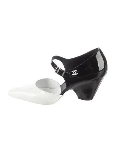 Pre-owned Chanel 2020 Interlocking Cc Logo Pumps In Black