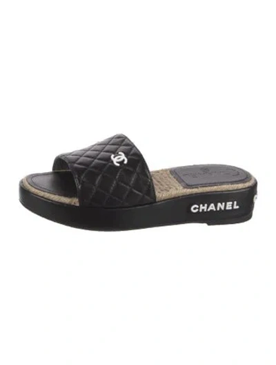 Pre-owned Chanel 2020 Interlocking Cc Logo Slides In Black