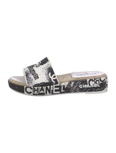 Pre-owned Chanel 2020 Interlocking Cc Logo Slides In Black