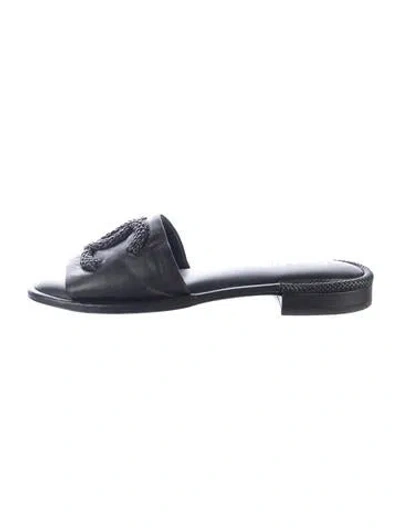 Pre-owned Chanel 2020 Interlocking Cc Logo Slides In Black