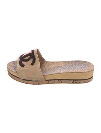 Pre-owned Chanel 2020 Interlocking Cc Logo Slides In Neutral