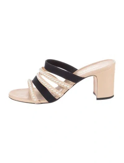 Pre-owned Chanel 2020 Interlocking Cc Logo Slides In Neutral