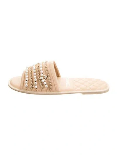 Pre-owned Chanel 2020 Interlocking Cc Logo Slides In Neutral