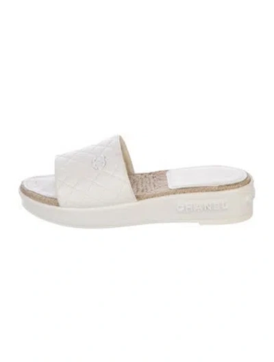 Pre-owned Chanel 2020 Interlocking Cc Logo Slides In White
