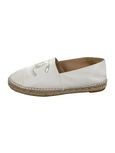 Pre-owned Chanel 2020 Paris-31 Rue Cambon Espadrilles In Silver/white