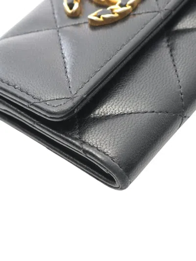Pre-owned Chanel 2020 Quilted Lambskin 19 Flap Card Holder In Black