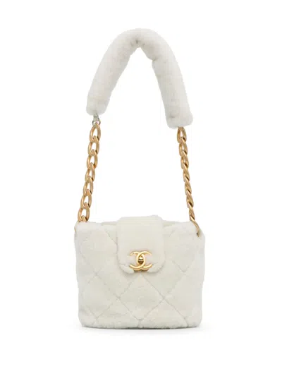 Pre-owned Chanel 2020 Shearling Cc Shoulder Bag In White