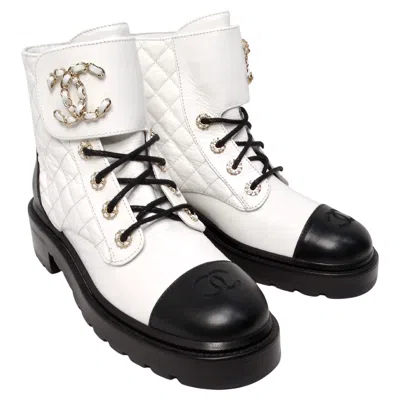 Pre-owned Chanel 2020 White Shiny Goatskin Interlocking Cc Logo Combat Boots
