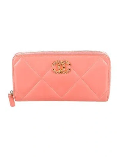 Pre-owned Chanel 2020-2021 Interlocking Cc Logo Continental Wallet In Pink