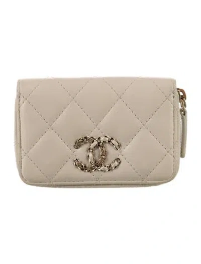 Pre-owned Chanel 2020-2021 Interlocking Cc Logo Wallet In Neutral