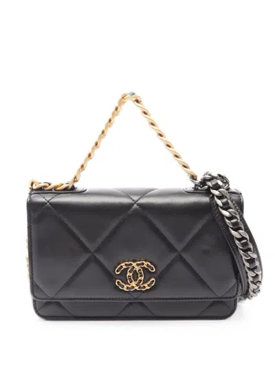 Pre-owned Chanel 2020s 19 Dizeneuf Matelassé Chain Wallet In Black