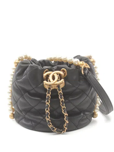 Pre-owned Chanel 2021-2022 Cc Quilted Bucket Bag In 黑色