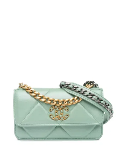 Pre-owned Chanel 2021-2024 Lambskin 19 Clutch With Chain Satchel In Green
