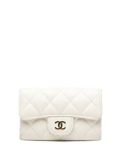Pre-owned Chanel 2021-2025 Cc Quilted Caviar Flap Card Holder In White
