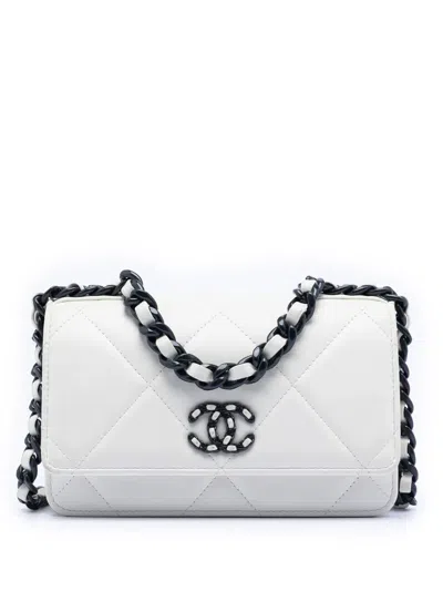 Pre-owned Chanel 2021-2025 Quilted Lambskin 19 Wallet On Chain Satchel In White