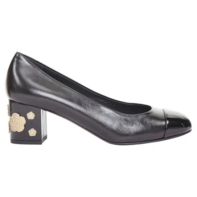 Pre-owned Chanel 2021 Black Leather Patent Cap Toe Gold Camellia Block Heel Pumps Eu39c