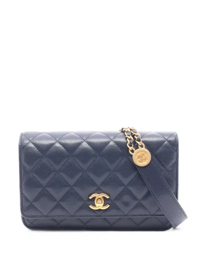 Pre-owned Chanel 2021 Cc-logo Matelassé Chain Wallet In ブルー