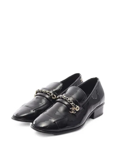 Pre-owned Chanel 2021 Chain-link Leather Loafers In Black